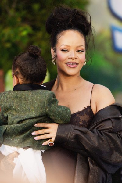 cutest-full-circle-moment-rihanna-neemt-alle-drie-haar-babies-mee-naar-barbados-403734