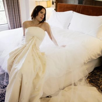 de-dochter-van-demi-moore-en-bruce-willis-is-getrouwd-kijk-mee-bij-de-final-fitting-van-haar-balenciaga-jurk-403256