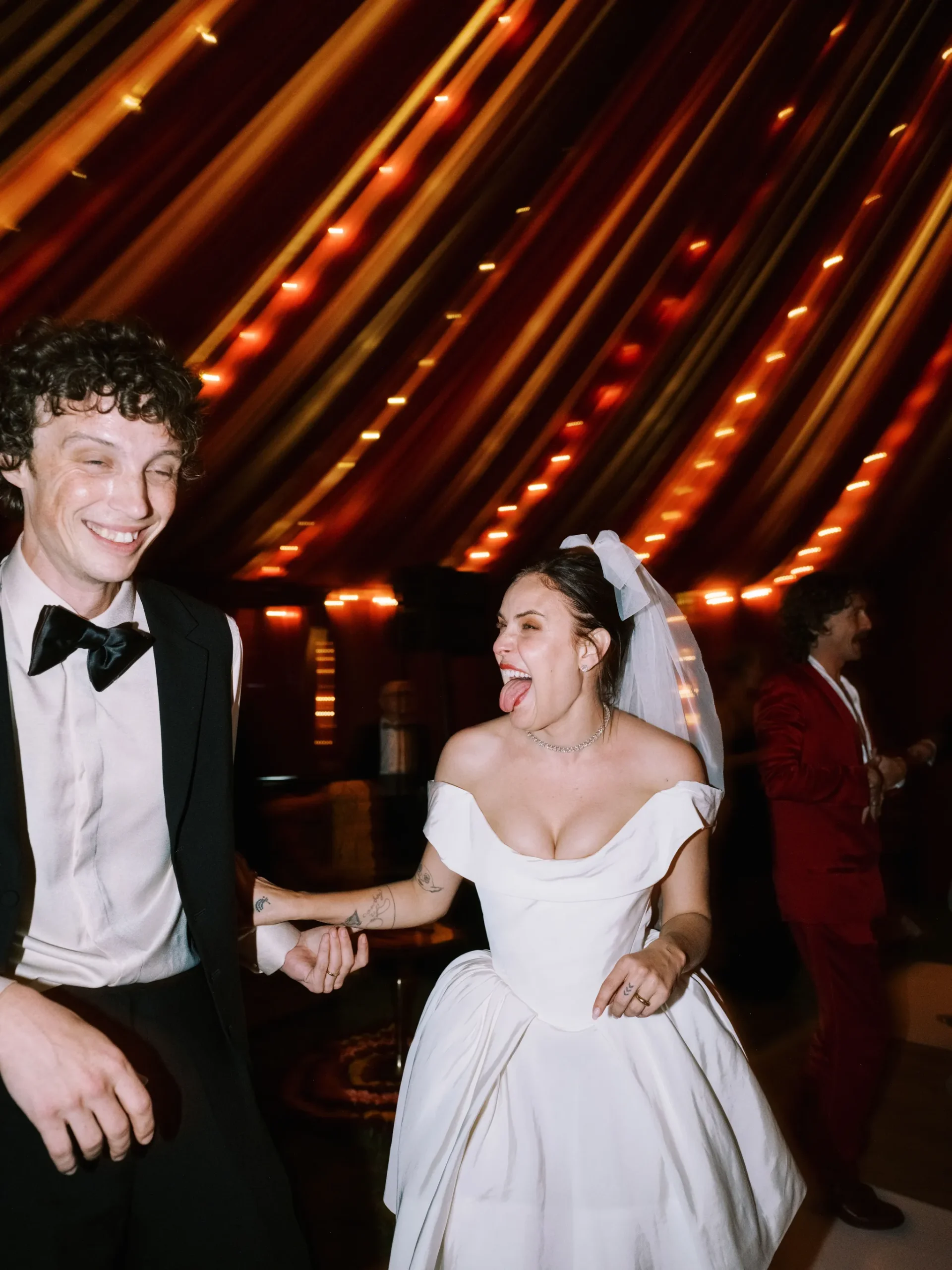 De bruiloft van Tallulah Willis en Justin Acee
