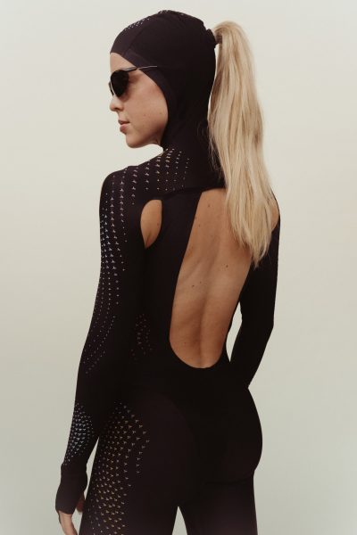 keely-hodgkinson-verlegt-de-grenzen-van-women-sportswear-in-een-nike-speedsuit-van-coutureniveau-408399