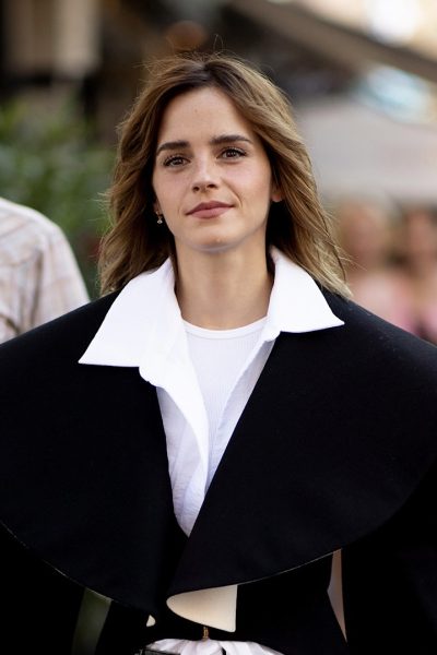 emma-watson-ontwierp-zelf-een-van-haar-beste-looks-ooit-met-verse-bloemen-408541