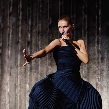 dior-alaia-schiaparelli-celine-dion-maakt-van-haar-grote-comeback-een-personal-fashion-show-407336