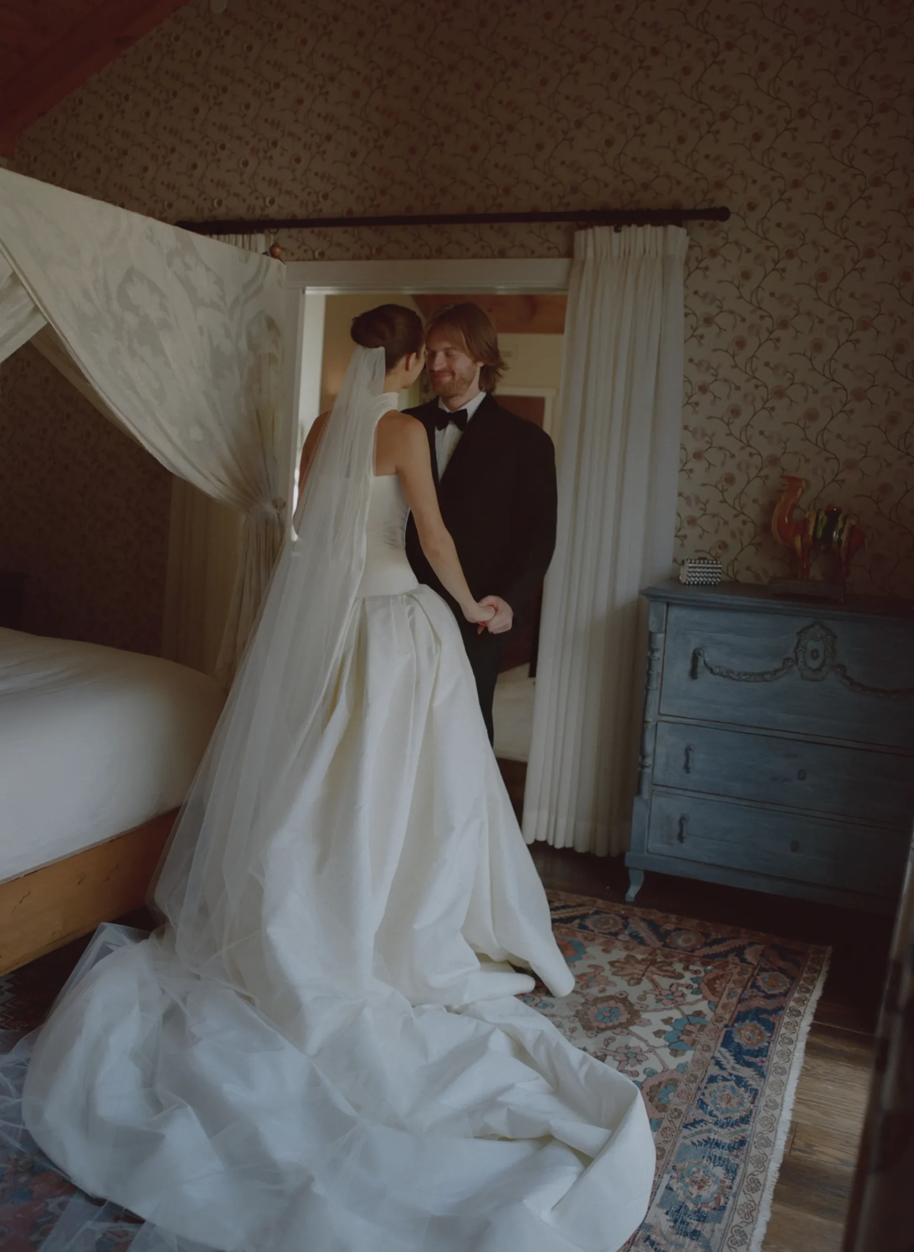 De bruiloft van Claudia en Finneas, de broer van Billie Eilish