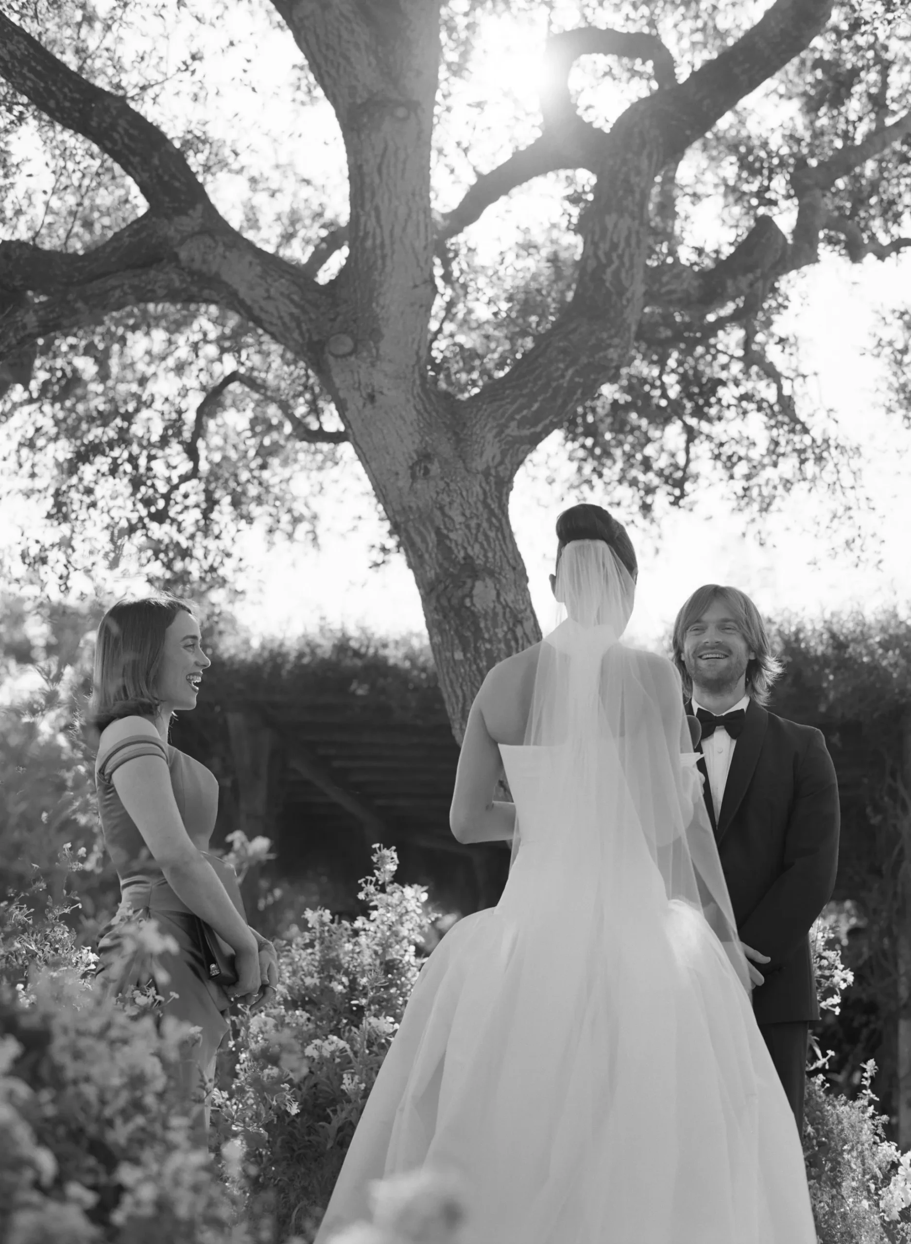 De bruiloft van Claudia en Finneas, de broer van Billie Eilish