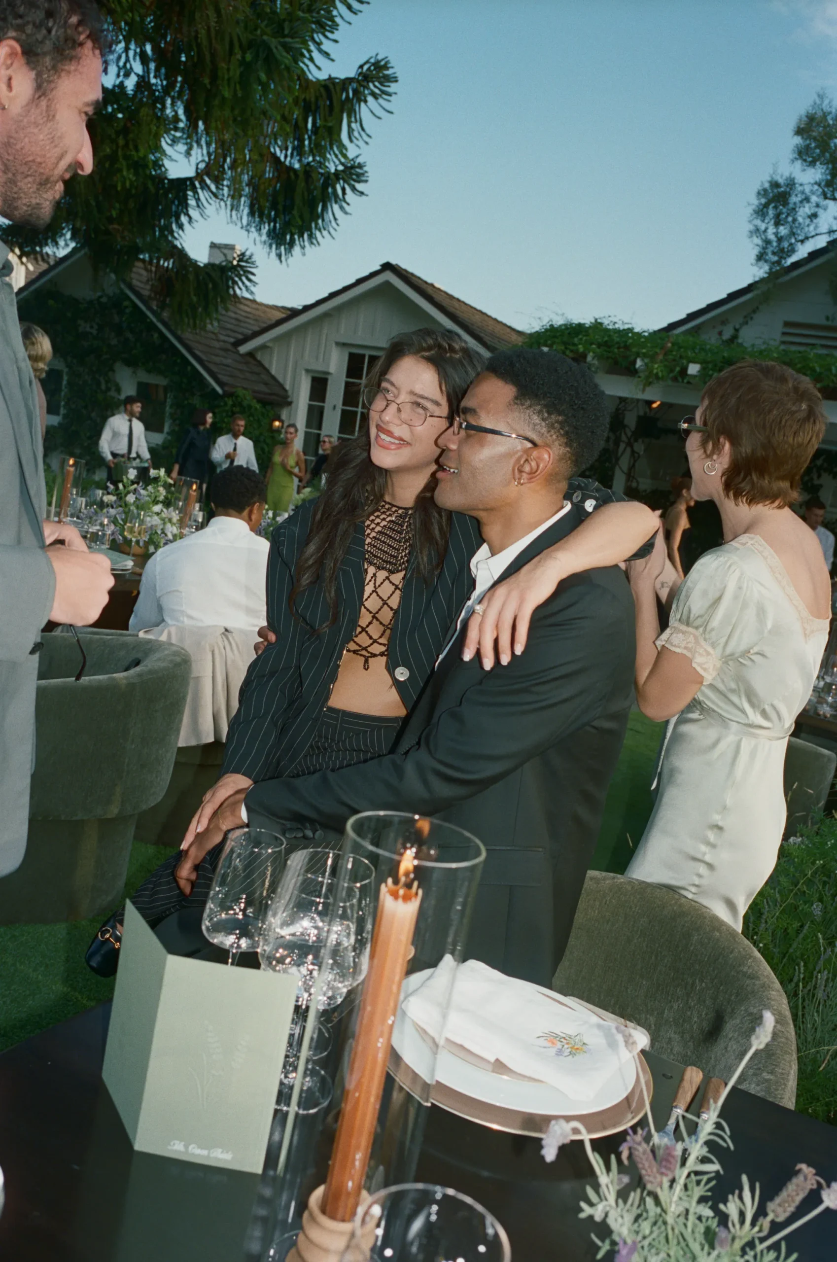 De bruiloft van Claudia en Finneas, de broer van Billie Eilish