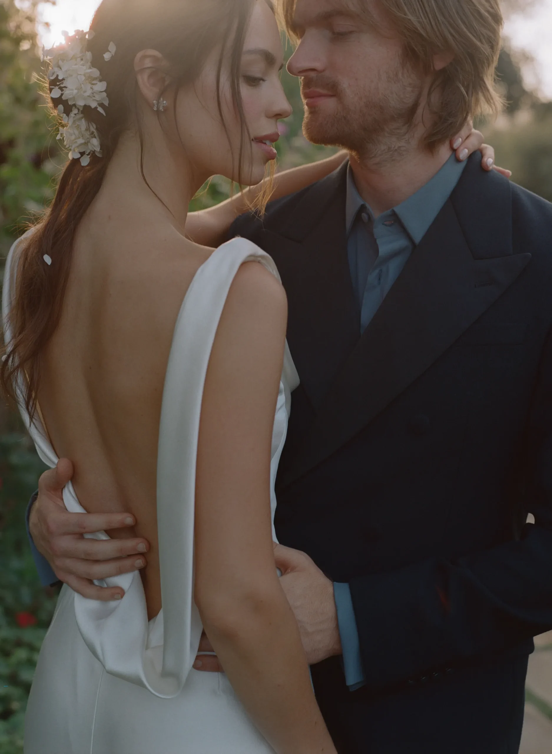 De bruiloft van Claudia en Finneas, de broer van Billie Eilish