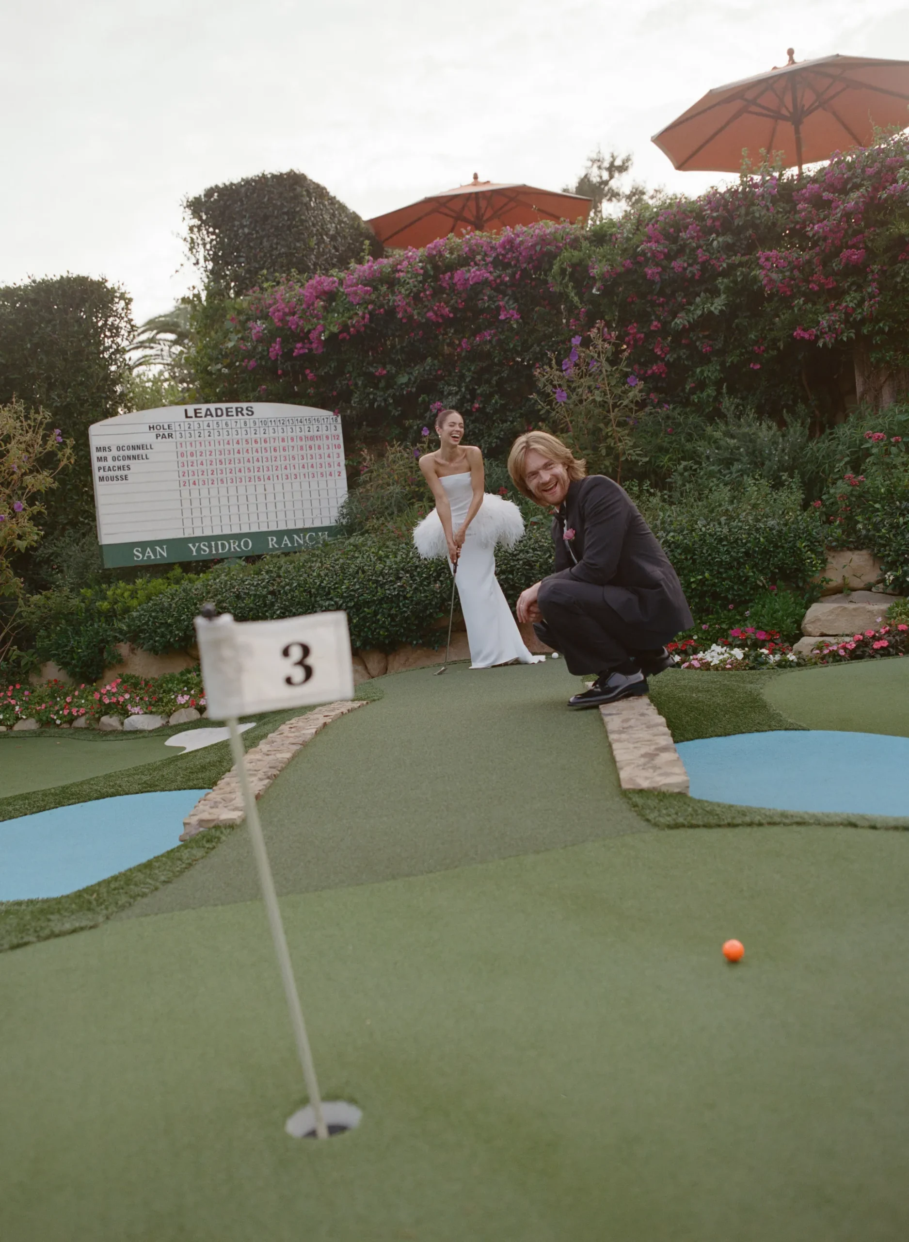De bruiloft van Claudia en Finneas, de broer van Billie Eilish