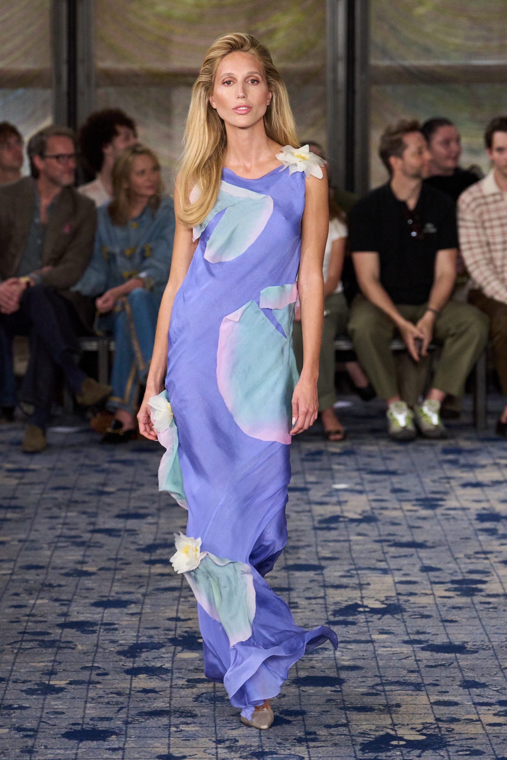 Prinses Maria Olympia op de catwalk van Conner Ives lente/zomer 2027