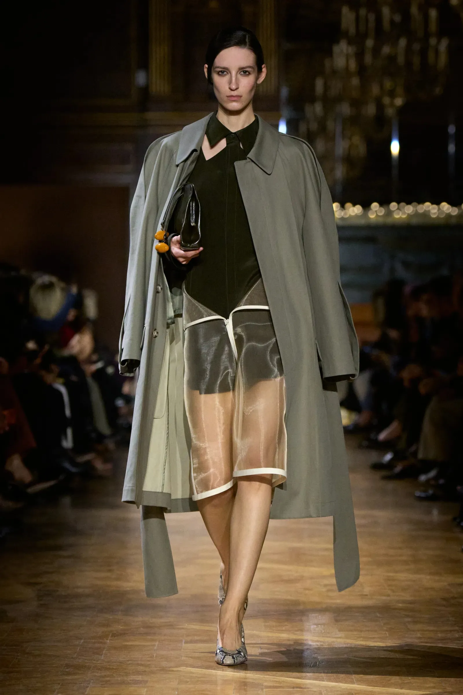 Doorschijnende rok bij Victoria Beckham
