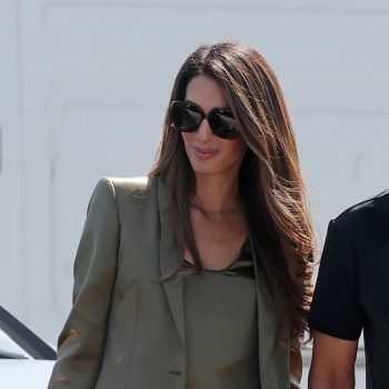 amal-clooney-trapt-het-venice-film-festival-af-in-een-silky-lingerielook-405911