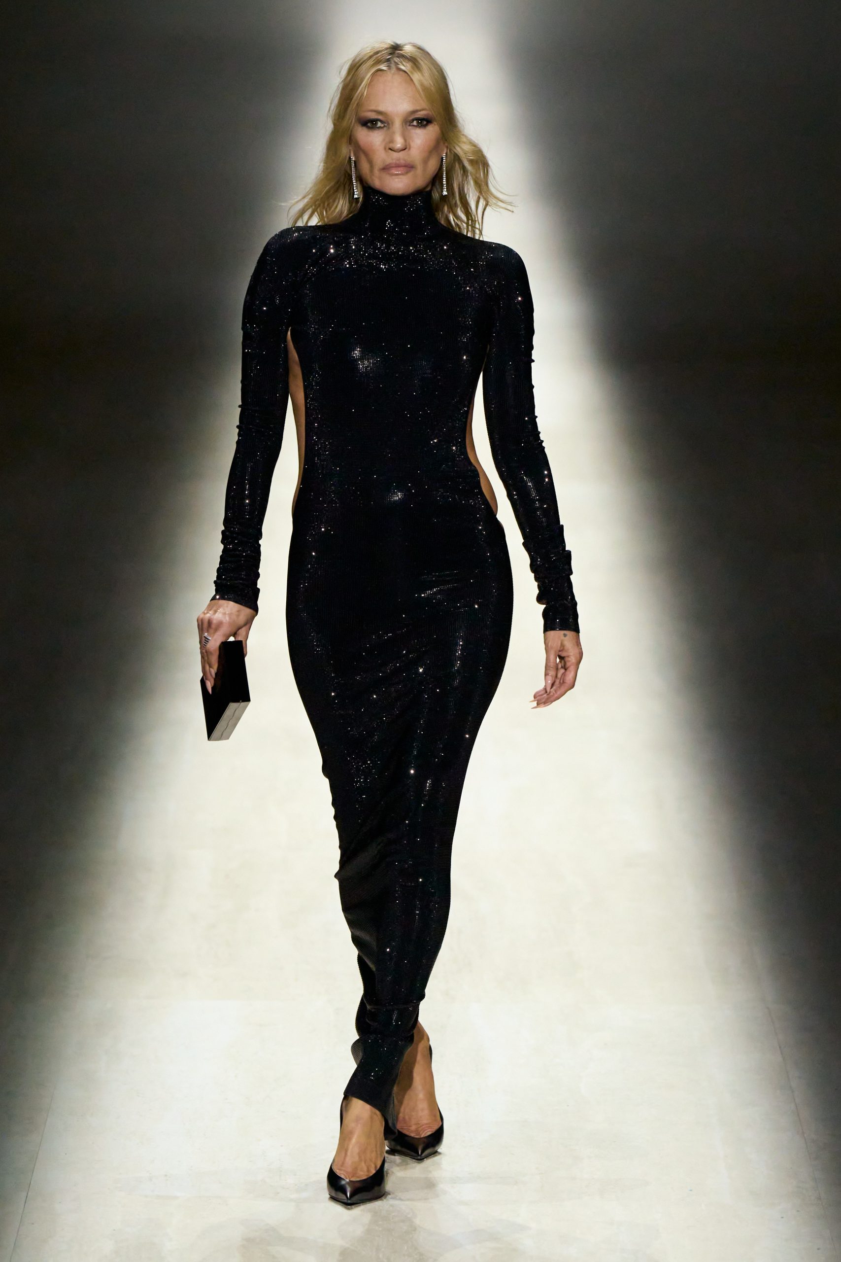 Kate Moss sluit de herfst/winter 2026-show van 'rage baiter' Demna Gvasalia
