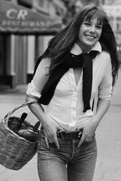 jane-birkin-is-de-ultieme-style-muse-van-het-seizoen-deze-vintage-beelden-bewijzen-waarom-406766