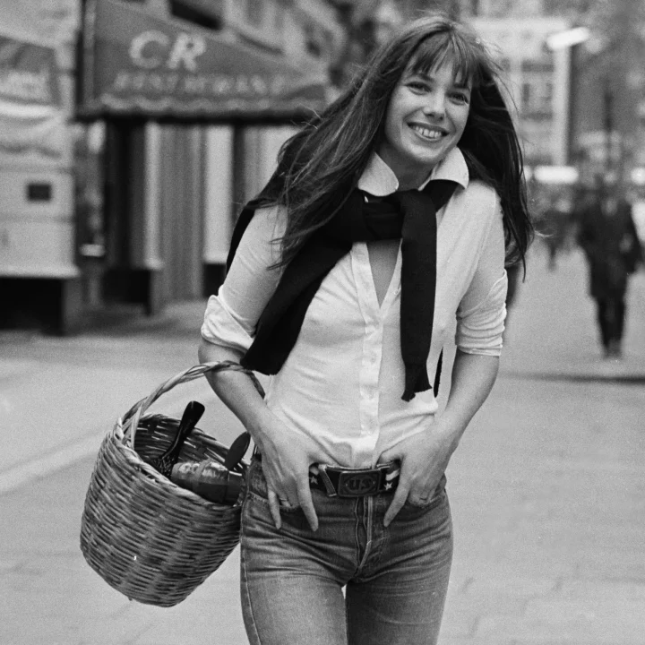 jane-birkin-is-de-ultieme-style-muse-van-het-seizoen-deze-vintage-beelden-bewijzen-waarom-406766