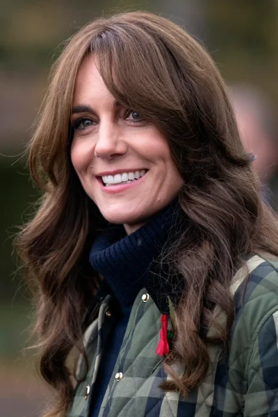 kate-is-boswandeling-ready-in-haar-klassieke-british-heritage-look-met-burberry-trenchcoat-408105