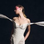Een look van Harris Reed lente/zomer 2027