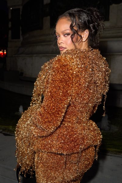 rihanna-liet-iedereen-63-minuten-wachten-maar-haar-look-was-worth-the-wait-409629