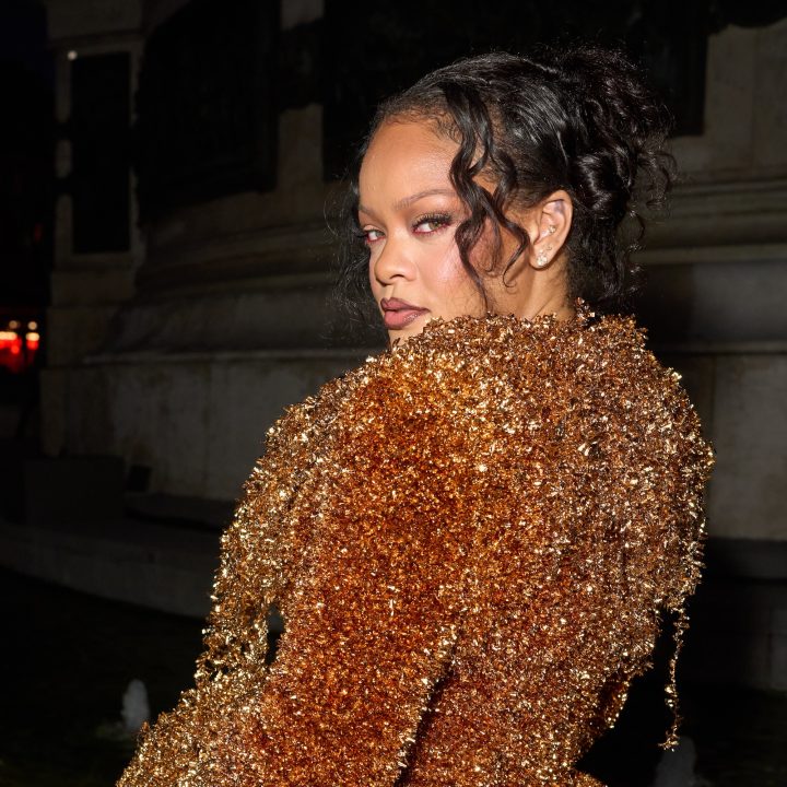 rihanna-liet-iedereen-63-minuten-wachten-maar-haar-look-was-worth-the-wait-409629