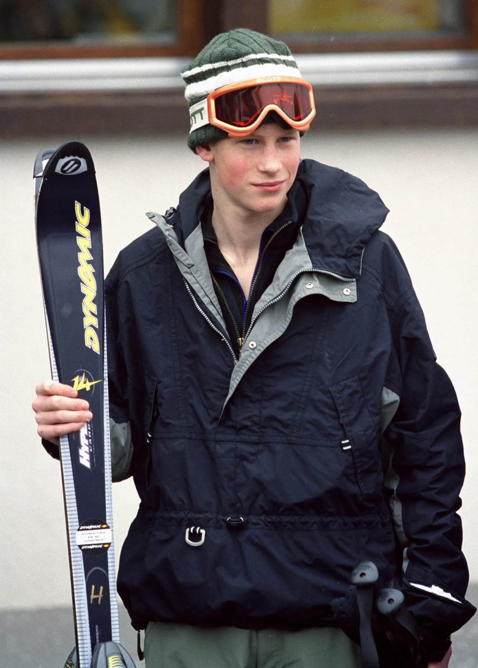 Prins Harry tijdens een skivakantie in Klosters, Zwitserland, in 2000.