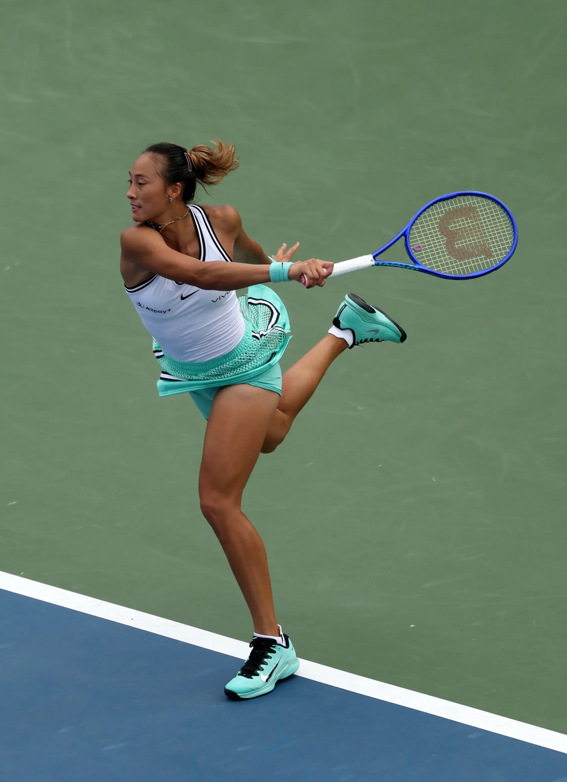 Outfit op de U.S. Open van Qinwen Zheng