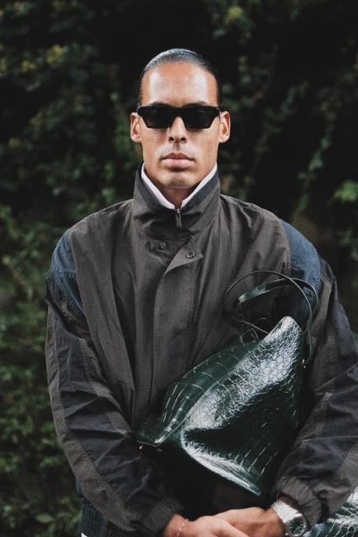virgil-van-dijk-luidt-een-nieuwe-oranje-era-in-met-leather-pants-en-een-xl-chanel-tas-408690