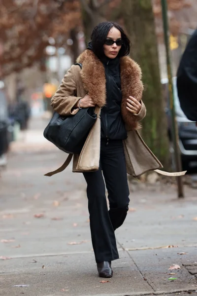 de-fall-wardrobe-van-zoe-kravitz-wil-je-meteen-copypasten-405703