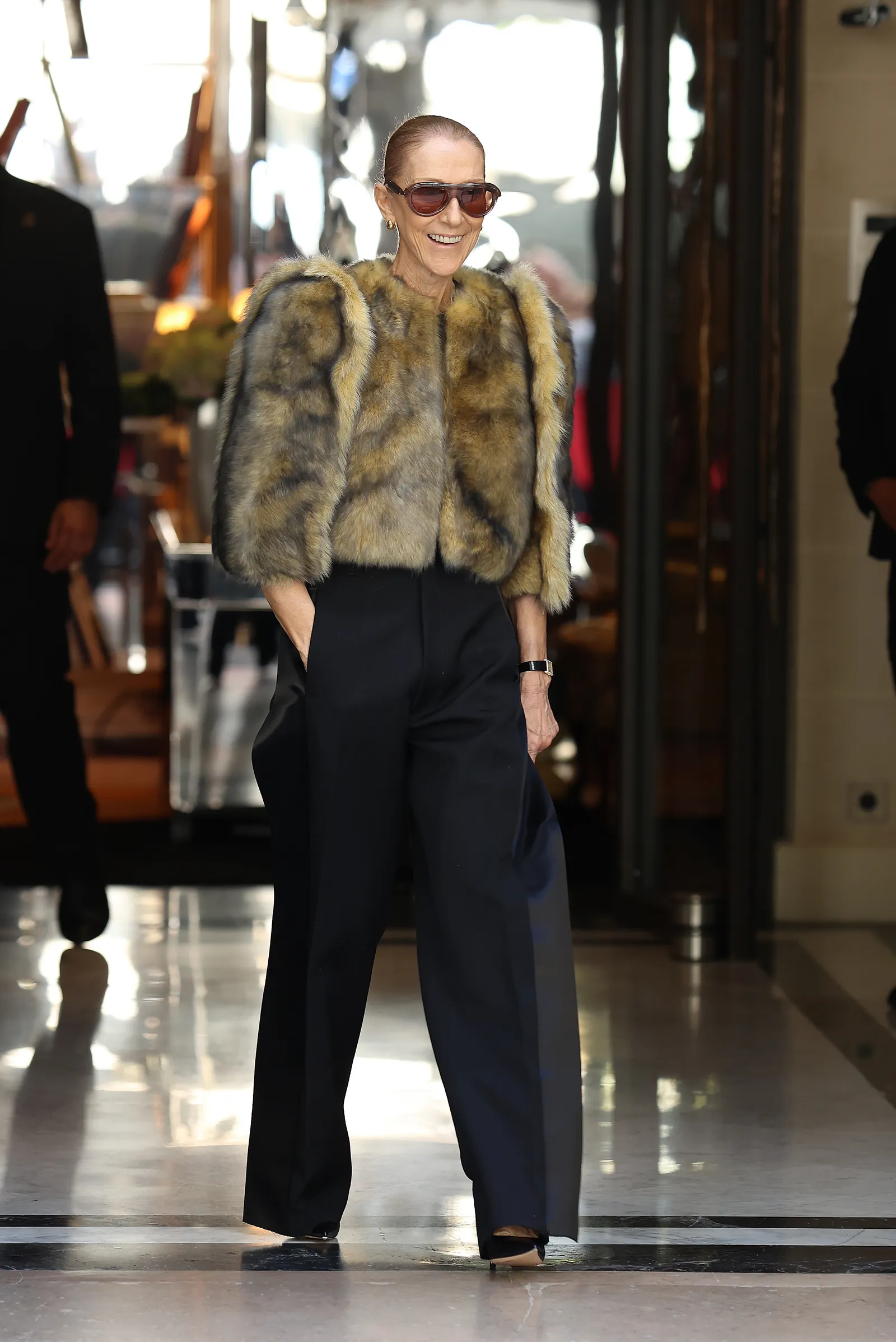 Céline Dion in een furry jasje