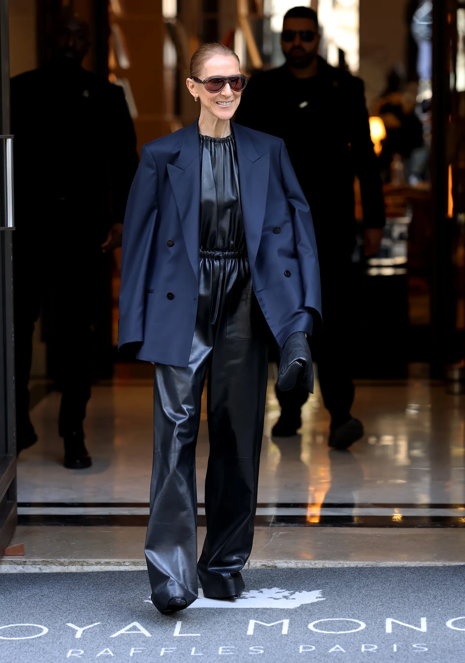 Céline Dion in een leren look