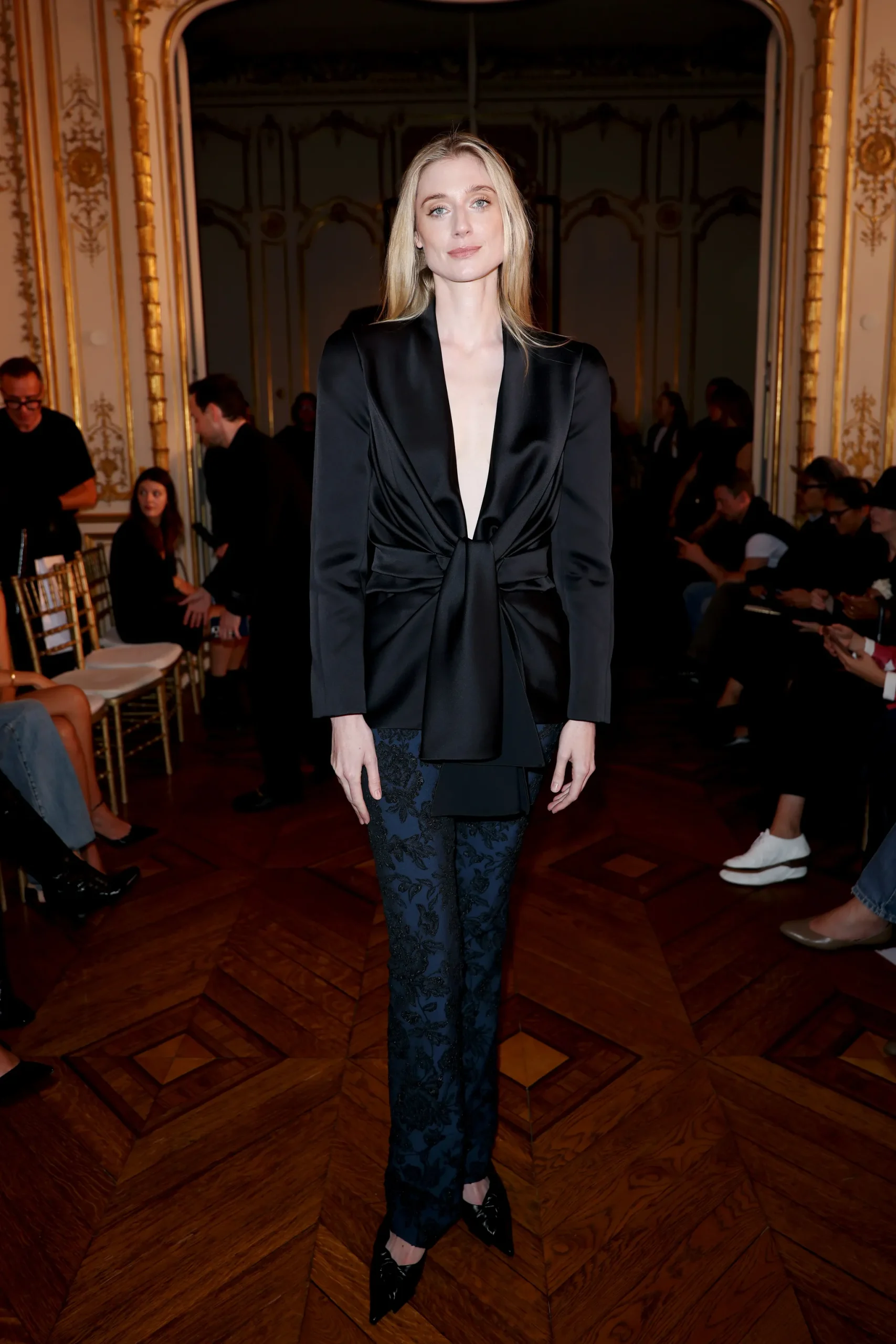 Elizabeth Debicki bij Balmain