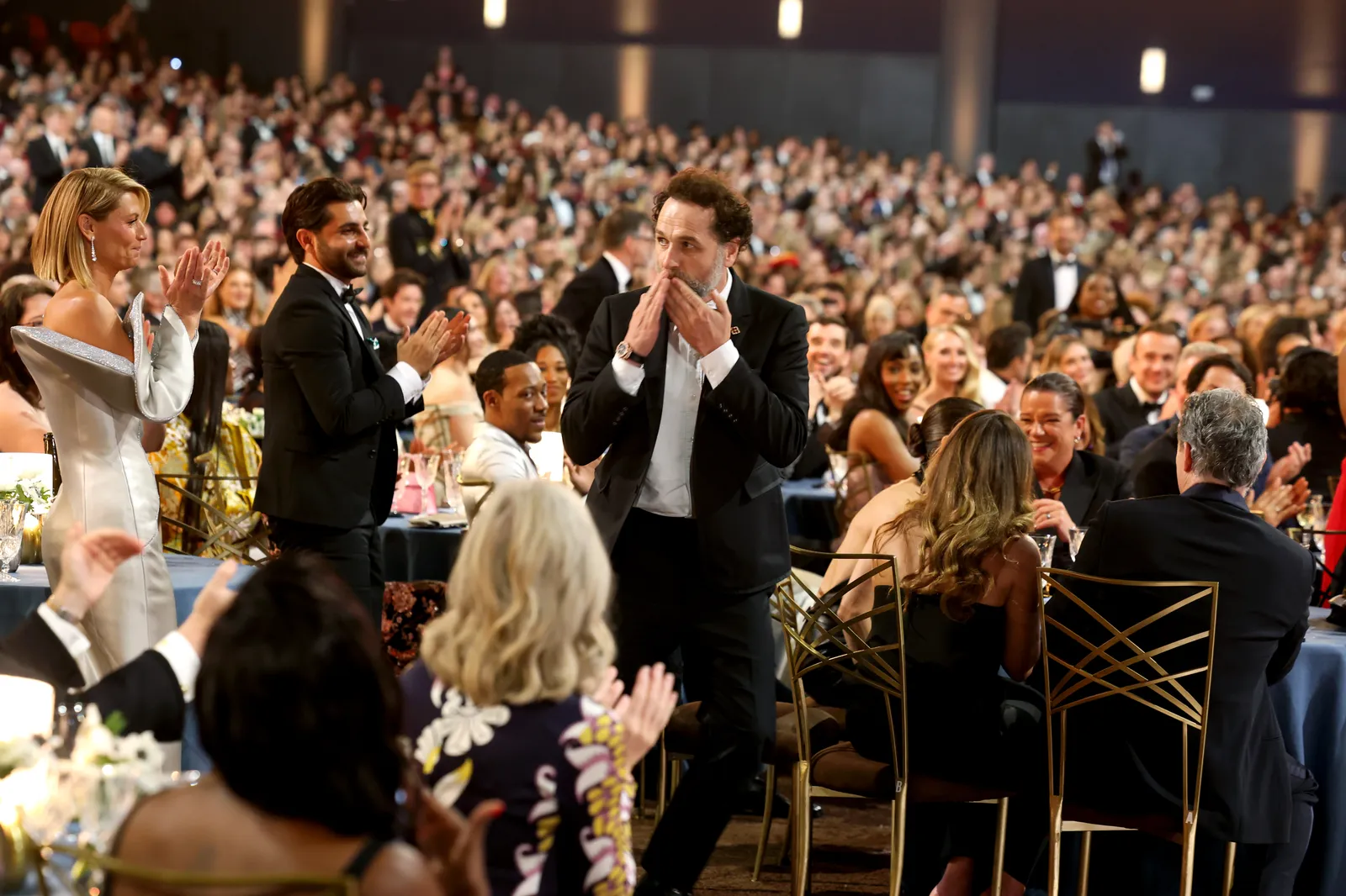 Een van de foto's binnen bij de Emmy Awards 2026