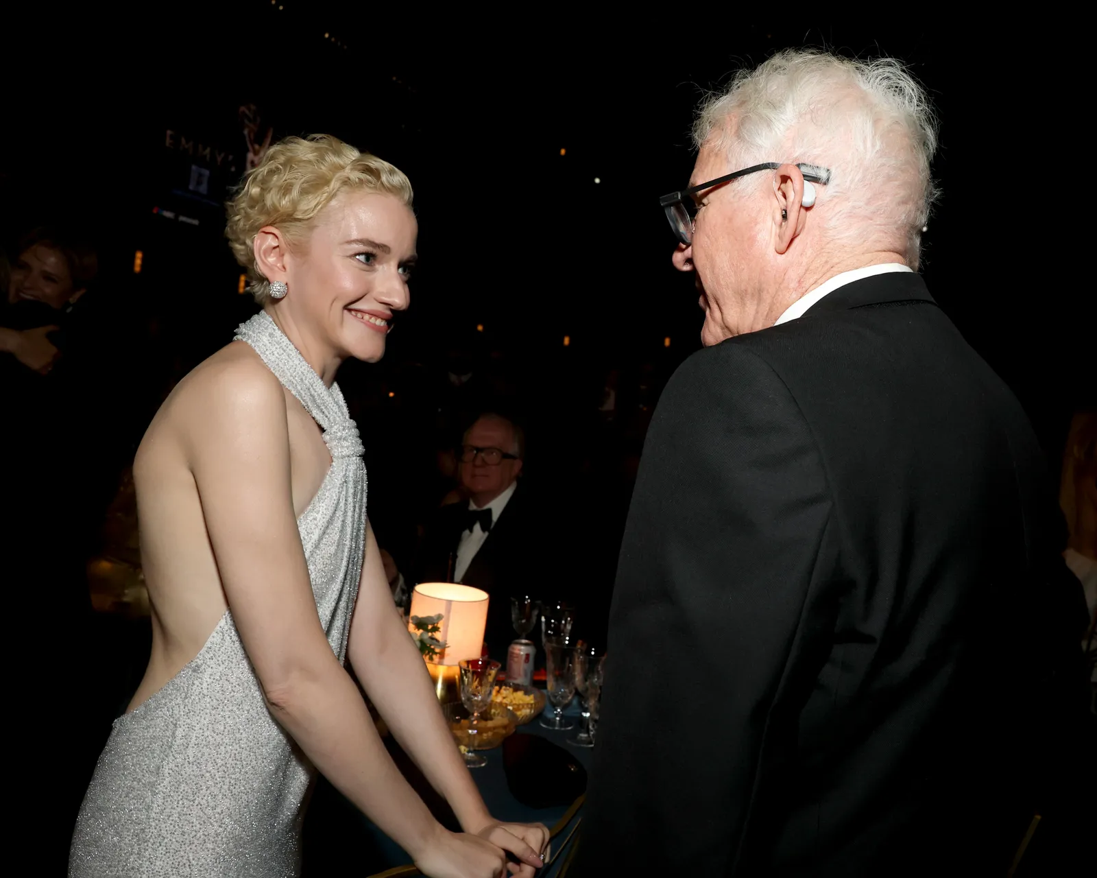 Een van de foto's binnen bij de Emmy Awards 2026