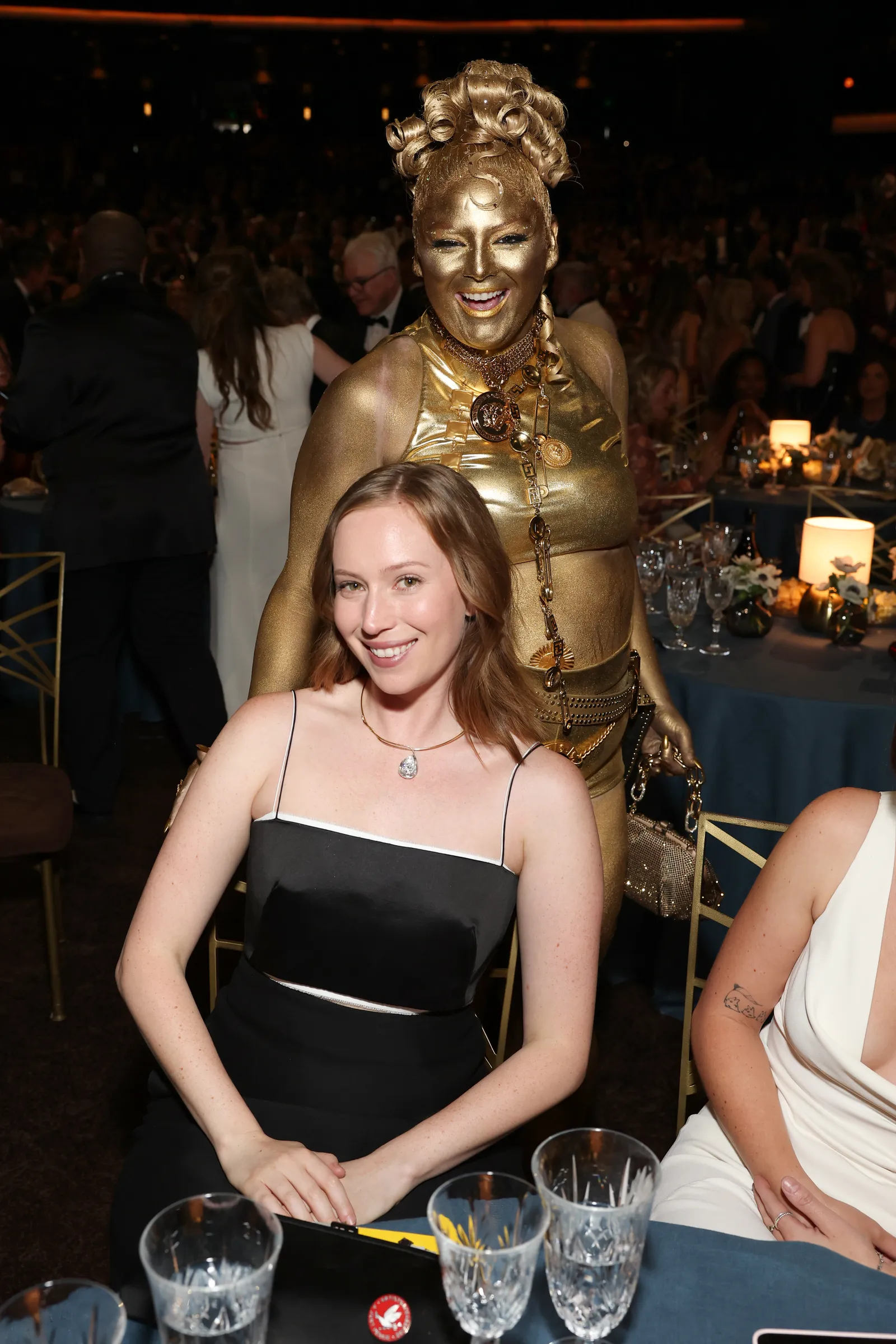 Een van de foto's binnen bij de Emmy Awards 2026