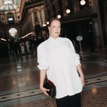 na-haar-grote-vogue-comeback-is-karen-mulder-voor-het-eerst-bij-vogue-world-in-milaan-408829