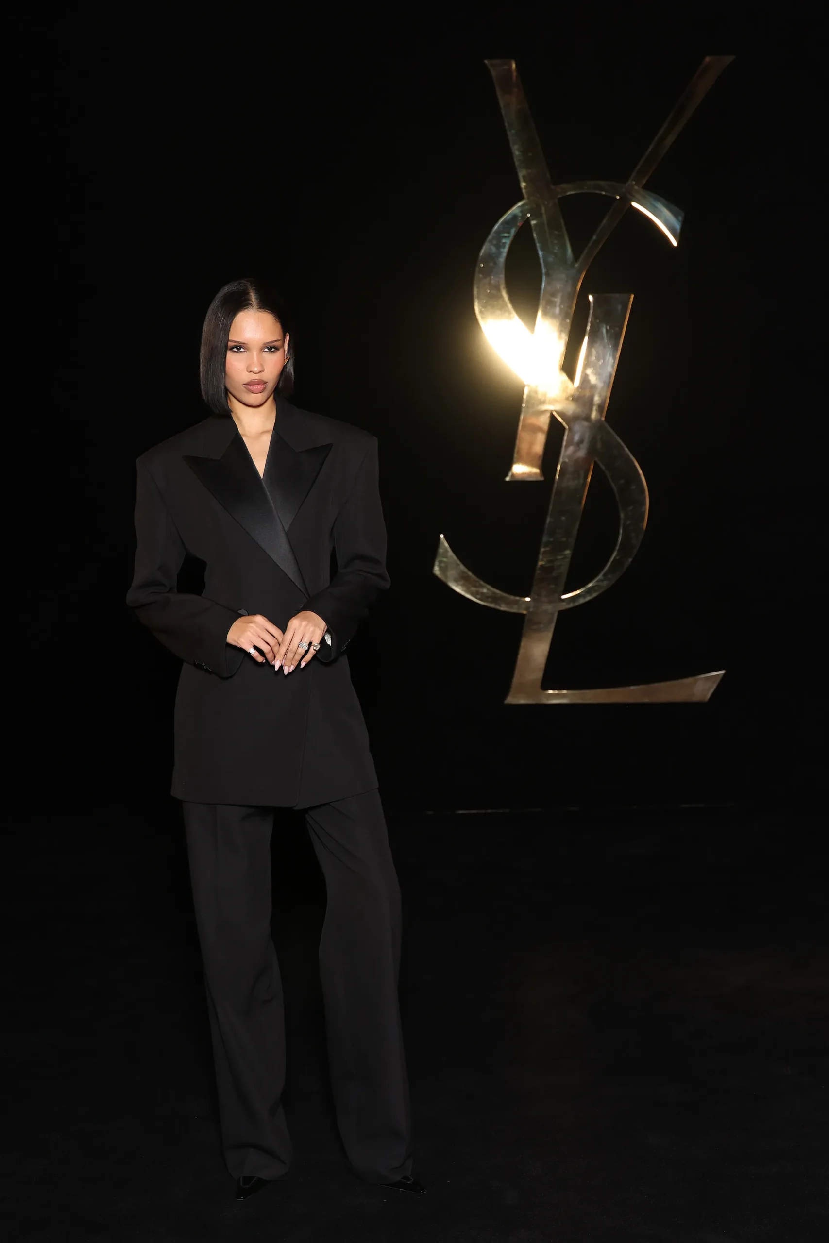 Nara Smith bij Saint Laurent lente/zomer 2027
