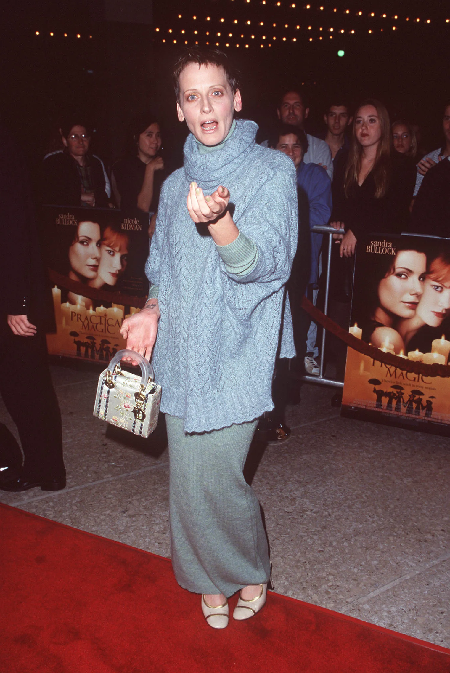 Lori Petty voor Practical Magic in 1998
