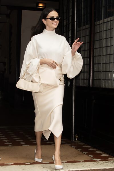 weg-met-retro-selena-gomez-gaat-voor-een-style-change-in-sculpturaal-victoria-beckham-408123
