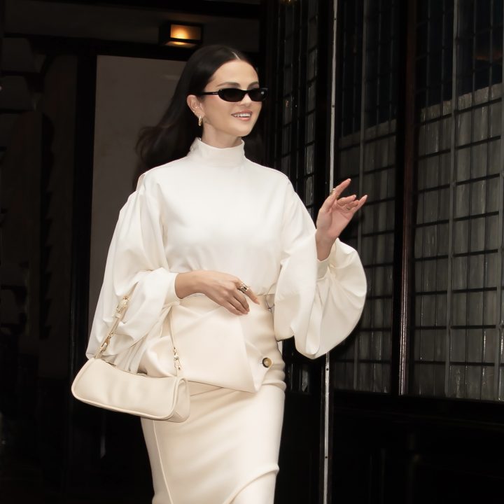 weg-met-retro-selena-gomez-gaat-voor-een-style-change-in-sculpturaal-victoria-beckham-408123