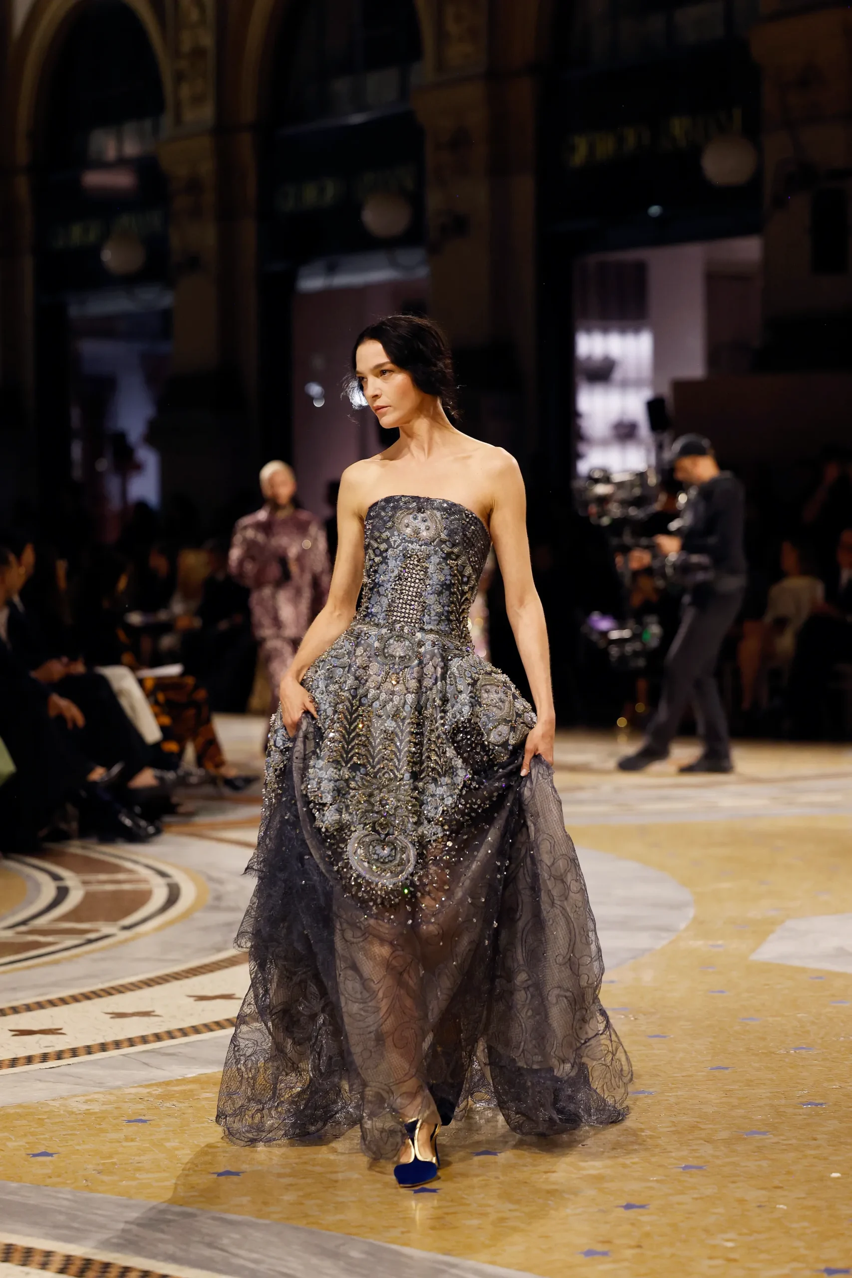 Mariacarla Boscono op de catwalk van Vogue World 2026: Milano