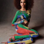 Imaan Hammam in een Versace-catsuit.