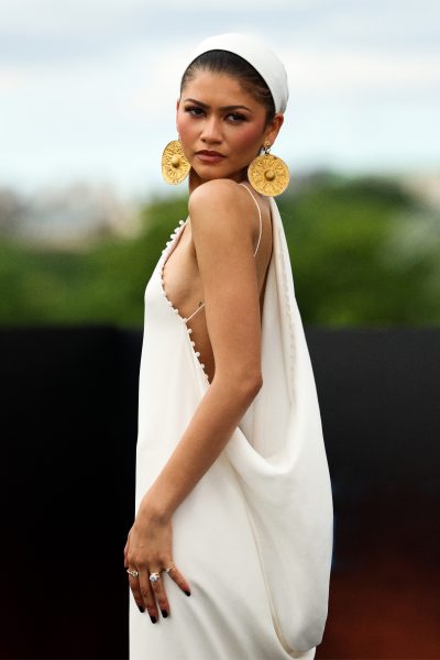 surprise-zendaya-verruilt-haar-goddess-waves-voor-dit-ultrakorte-kapsel-407316