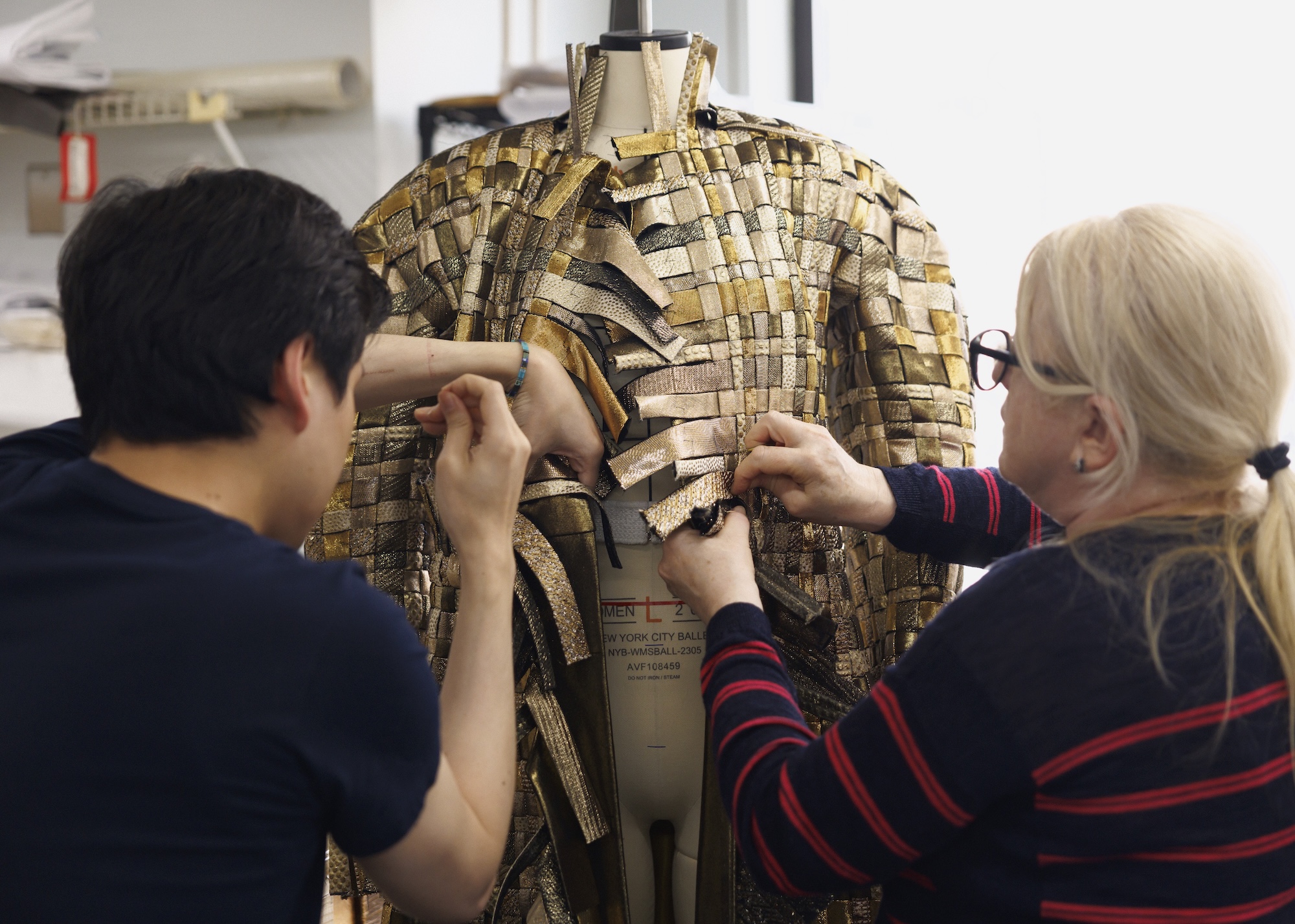 Een kostuum ontworpen door Victor & Rolf voor het nieuwe ballet van Alysa Pires voor het New York City Ballet