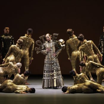 pirouettes-in-viktorrolf-op-het-podium-van-het-new-york-city-ballet-dragen-balletdansers-nederlandse-couture-411293