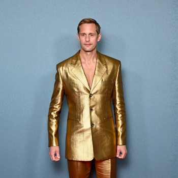 freak-of-the-week-alexander-skarsgard-draagt-de-see-through-schoenen-van-saint-laurent-kunnen-we-dit-aan-410730