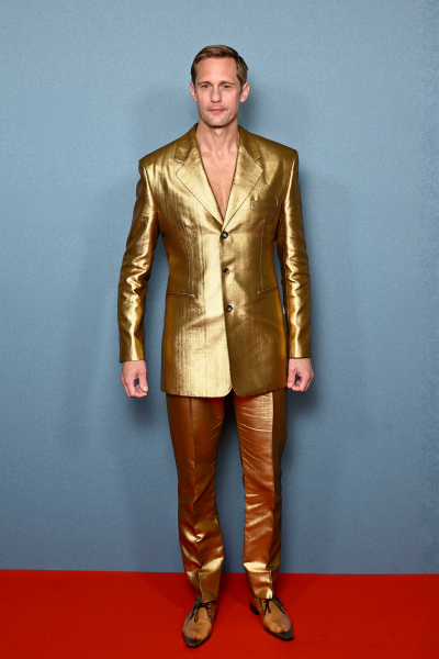 freak-of-the-week-alexander-skarsgard-draagt-de-see-through-schoenen-van-saint-laurent-kunnen-we-dit-aan-410730