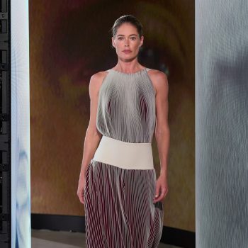 cute-doutzen-kroes-loopt-de-alaia-show-en-proud-husband-sunnery-james-is-backstage-to-capture-it-all-410158