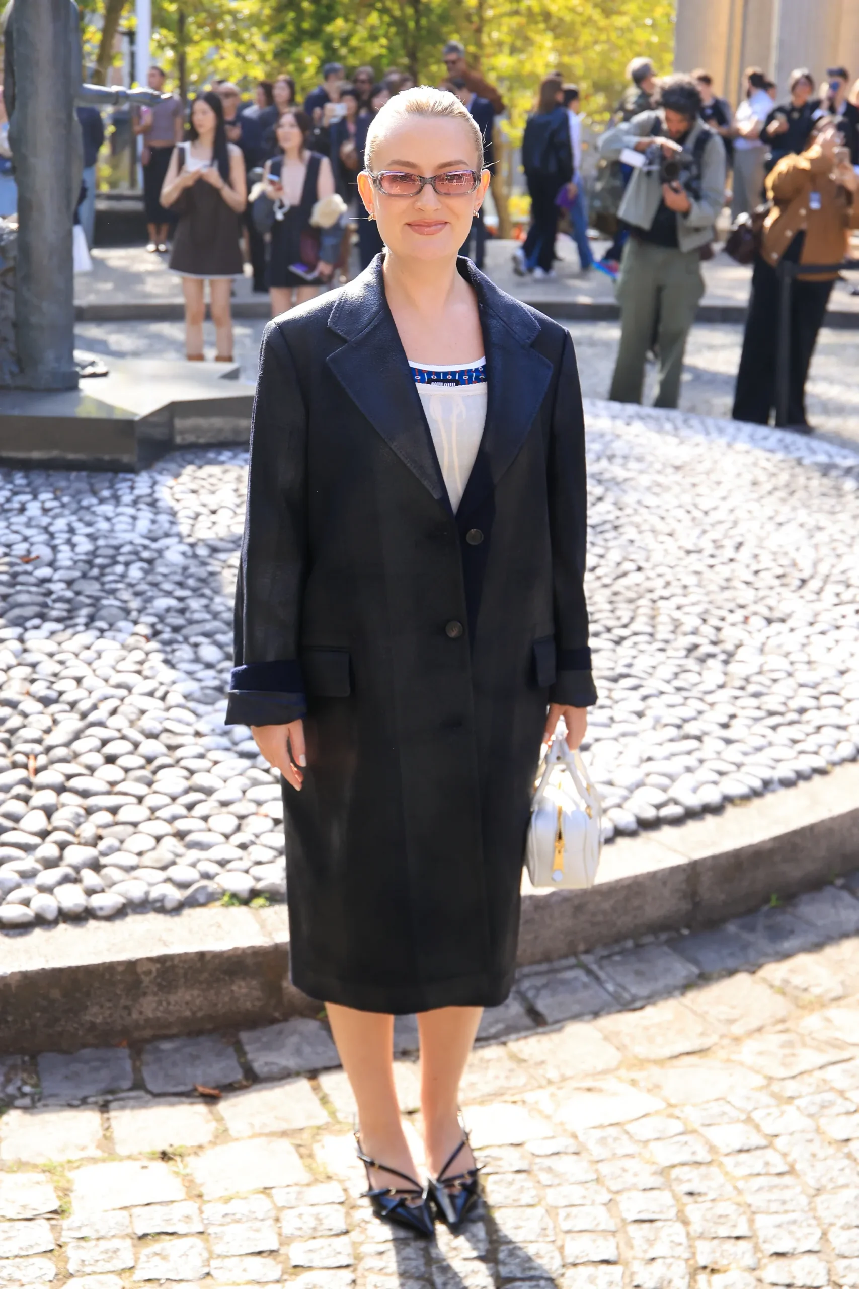 Amelia Dimoldenberg bij Miu Miu