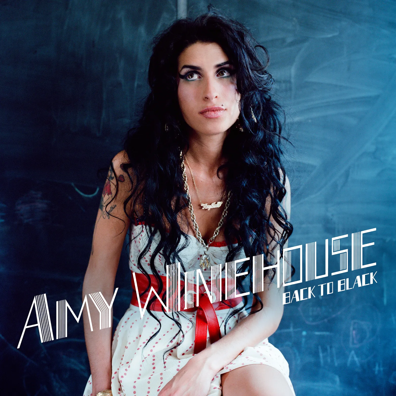 Amy Winehouse op de albumhoes van Back to Black