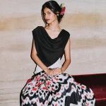 Bhavitha Mandava in een look van Chanel tijdens de opening in de Opera Garnier