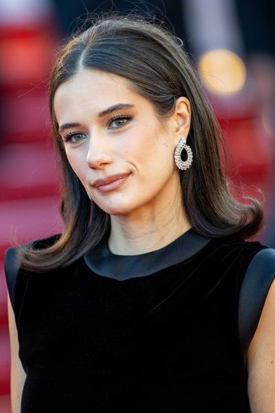 de-dochter-van-john-travolta-maakt-haar-runwaydebuut-bij-miu-miu-410178