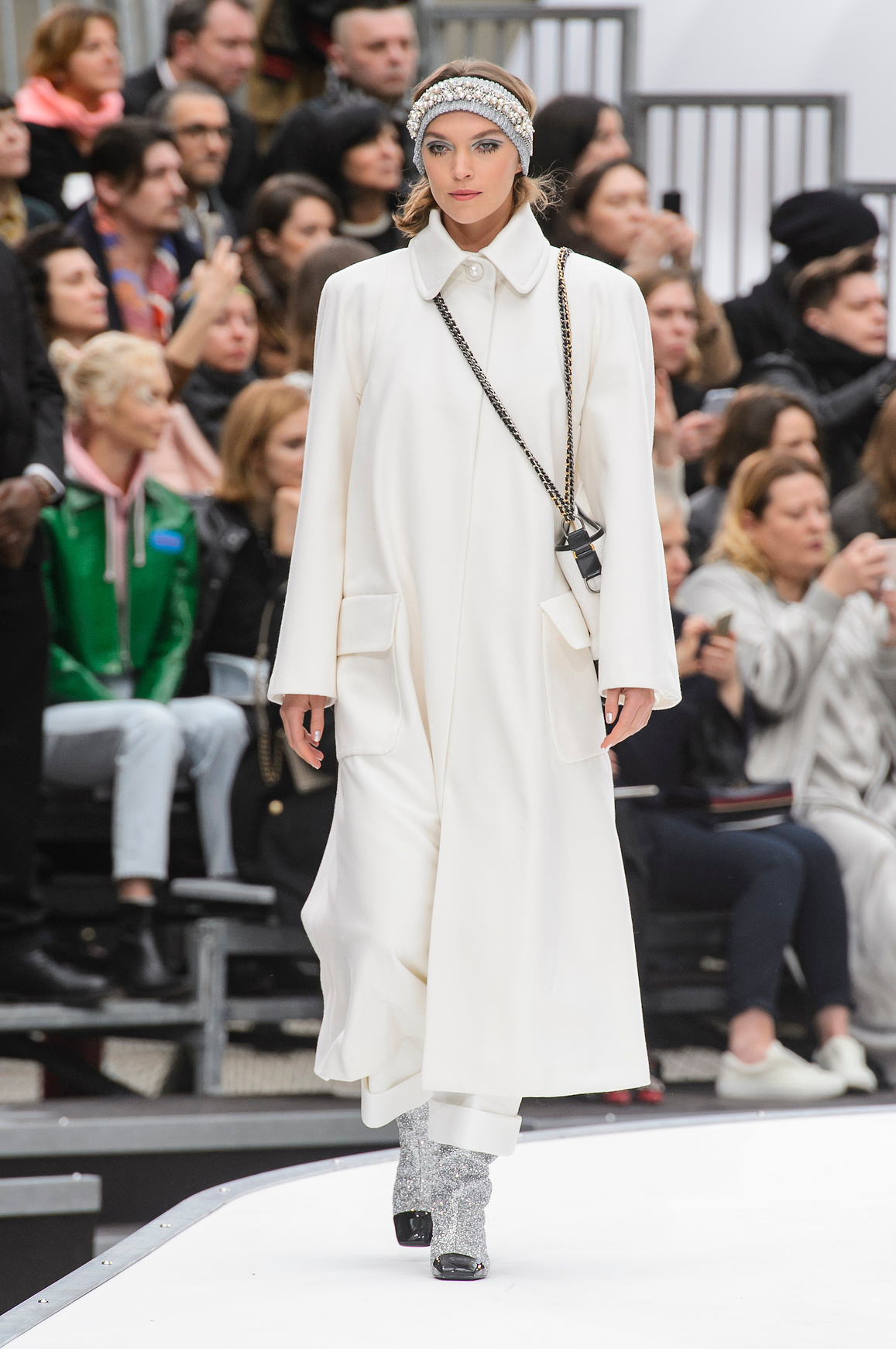 Arizona Muse op de catwalk van Chanel herfst/winter 2017
