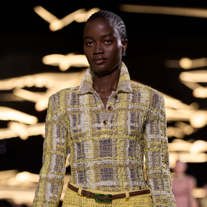 van-de-straten-in-lagos-naar-de-runway-van-blazy-nigerias-cool-girl-rachel-ojuromi-loopt-mee-in-de-chanel-show-410331